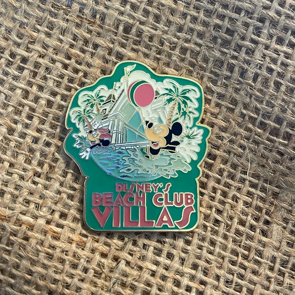 New! Disney Collectible Pin #16547 Disney’s Beach Club Villas, 2002